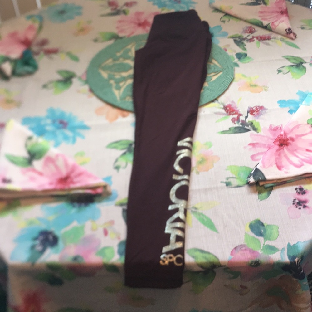 Victoria sport leggings!! Maroon